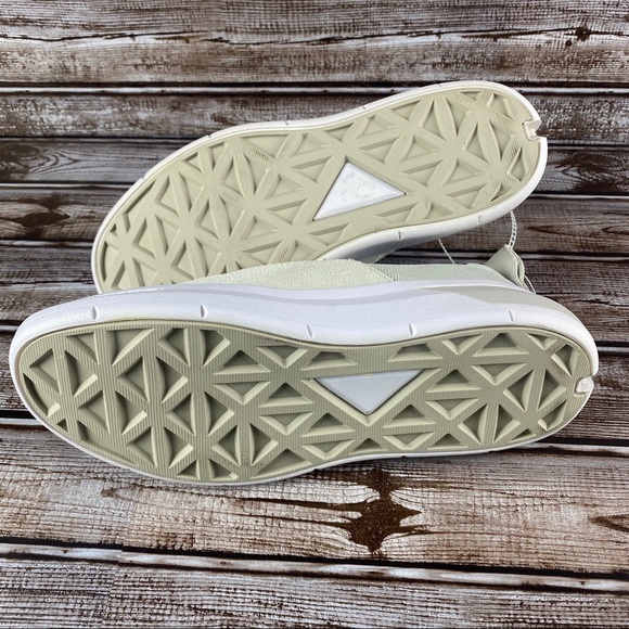 NWT Under Armour Sportswear slip-ons - Picture 6 of 6